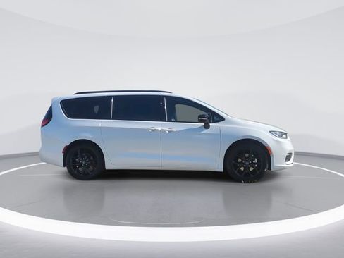 New 2026 Chrysler Pacifica Select w/ S Appearance Package image 9
