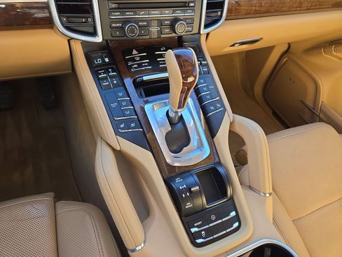 Used 2014 Porsche Cayenne Base image 22