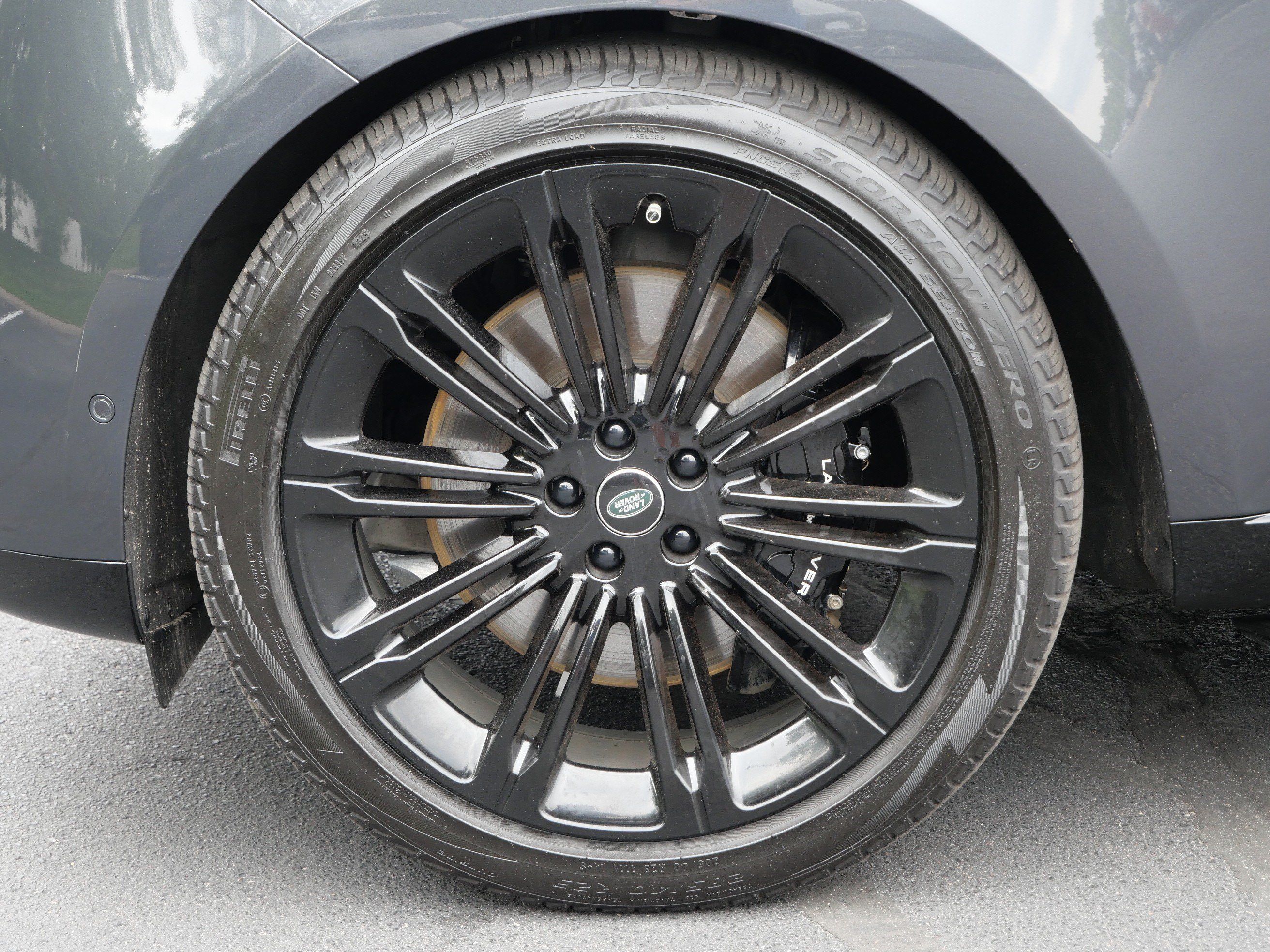 Certified 2025 Land Rover Range Rover SE AWD/4WD image 10