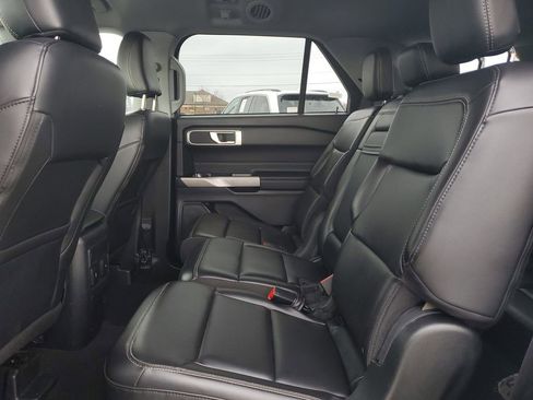 Used 2023 Ford Explorer XLT w/ Equipment Group 202A image 11