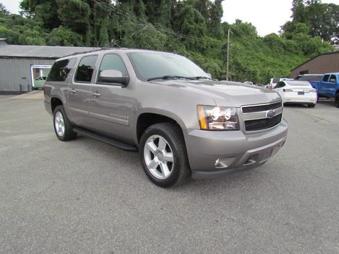 Used 2008 Chevrolet Suburban LT w/ Convenience Package 1 image 1
