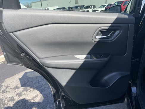 Used 2026 Nissan Rogue SV image 27