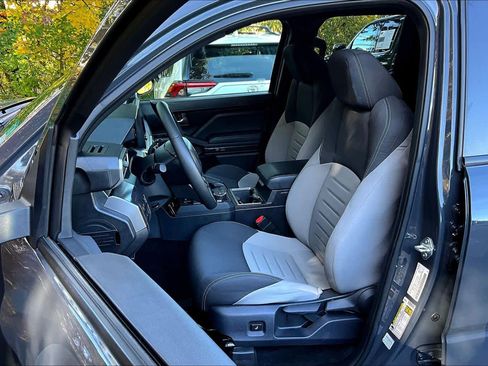 Used 2025 Toyota Tacoma TRD Off-Road image 8