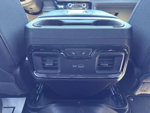 Used 2022 GMC Sierra 1500 AT4 w/ Technology Package AWD/4WD image 22