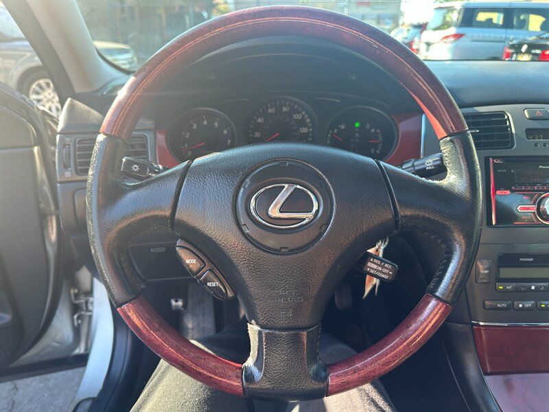 Used 2002 Lexus ES 330 w/ Premium Pkg FWD image 20