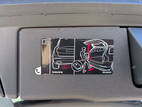 Used 2021 Volvo XC60 T5 Momentum image 37