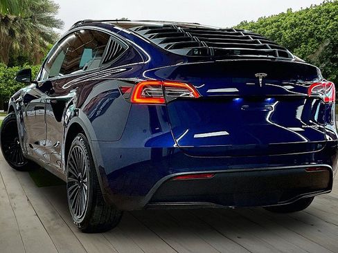 Used 2022 Tesla Model Y Long Range AWD/4WD image 9