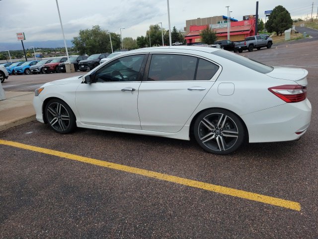 Used 2017 Honda Accord Sport image 8