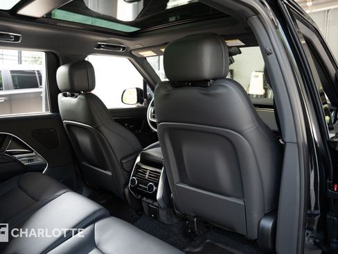Used 2025 Land Rover Range Rover Long Wheelbase SE AWD/4WD image 31