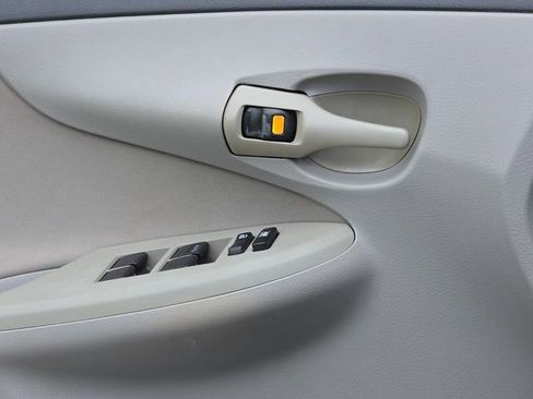 Used 2013 Toyota Corolla L FWD image 25