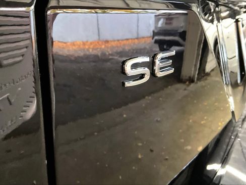 Used 2025 Volkswagen Atlas SE w/ Black Wheel Package image 11