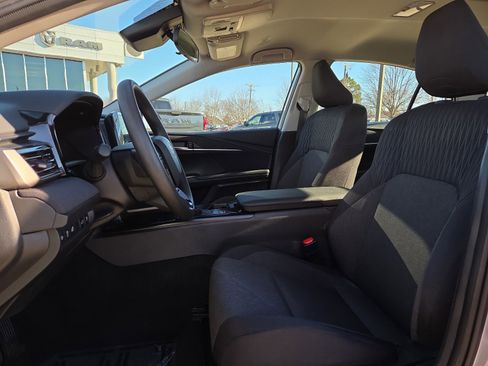 Used 2025 Toyota Camry Hybrid image 14