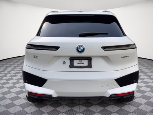 Used 2024 BMW iX xDrive50 w/ Premium Package AWD/4WD image 11