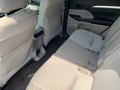 Used 2015 Toyota Highlander Plus AWD/4WD image 14