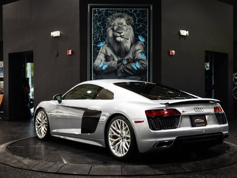 Used 2017 Audi R8 V10 w/ Carbon Exterior Package image 4