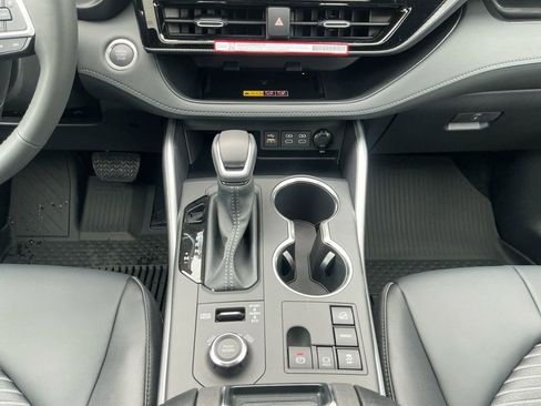 New 2026 Toyota Highlander XSE AWD/4WD image 12