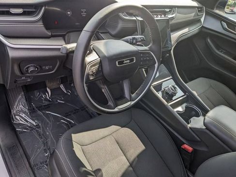 Used 2024 Jeep Grand Cherokee L Laredo w/ Luxury Tech Group I AWD/4WD image 11