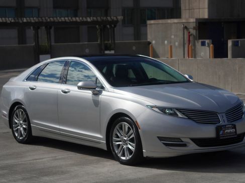 Used 2014 Lincoln MKZ Sedan 4D w/ Equipment Group 102A Reserve image 3