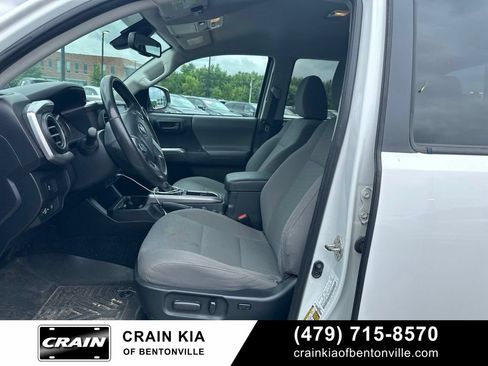 Used 2020 Toyota Tacoma SR5 RWD image 18