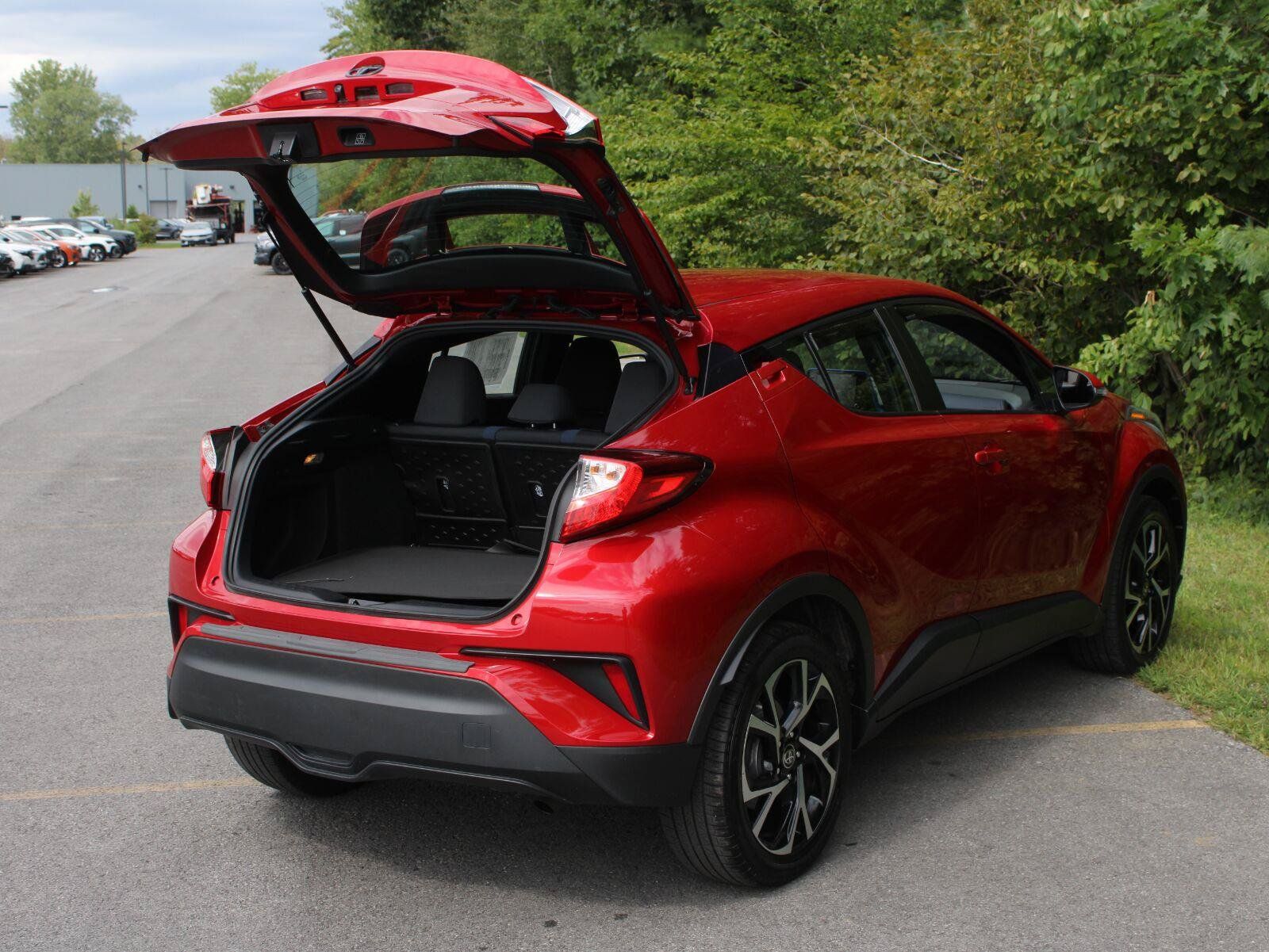 Used 2022 Toyota C-HR XLE FWD image 7