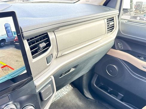 Used 2022 Ford Expedition XLT image 22