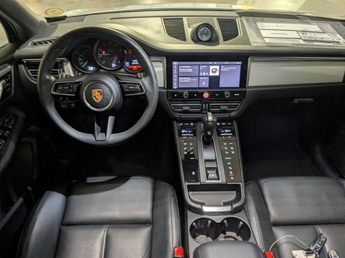 Used 2023 Porsche Macan image 7