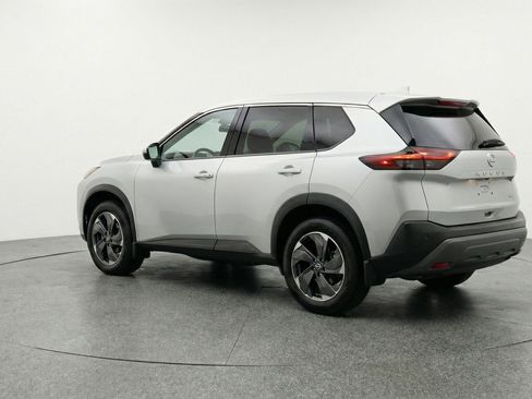 Used 2025 Nissan Rogue SV image 6
