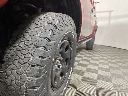 Used 2015 Nissan Frontier PRO-4X image 32