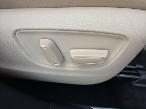 Used 2021 Toyota Highlander Platinum FWD image 12