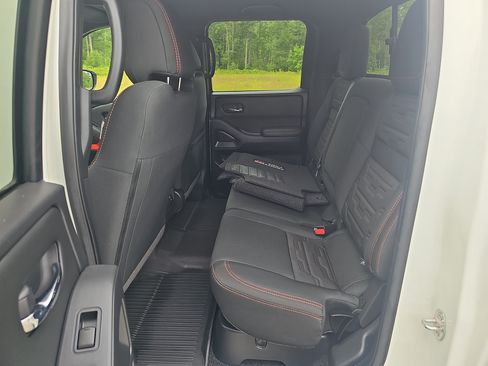Used 2023 Nissan Frontier PRO-4X w/ Pro Convenience Package AWD/4WD image 16