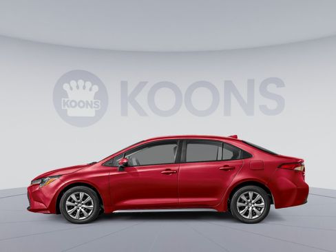 Used 2025 Toyota Corolla LE FWD image 4