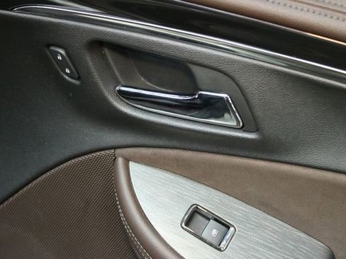 Used 2015 Chevrolet Impala LT FWD image 9