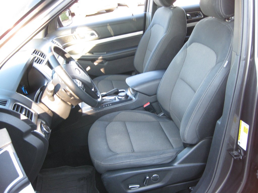 Used 2017 Ford Explorer XLT AWD/4WD image 13
