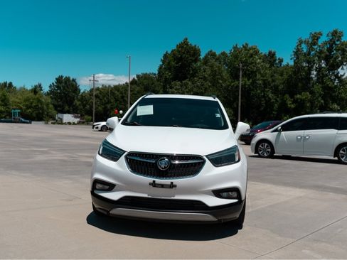 Used 2019 Buick Encore Essence FWD image 2
