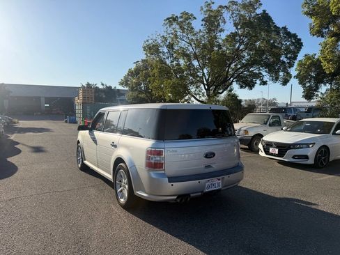 Used 2011 Ford Flex SEL w/ Rapid Spec Order Code FWD image 4