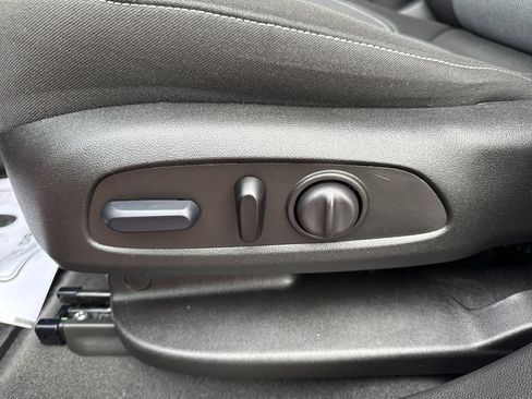 Used 2023 Chevrolet Blazer LT w/ Convenience Package image 11