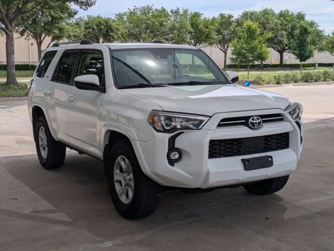 Used 2021 Toyota 4Runner SR5 image 3