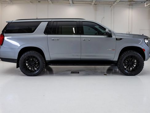Used 2023 GMC Yukon XL AT4 AWD/4WD image 3