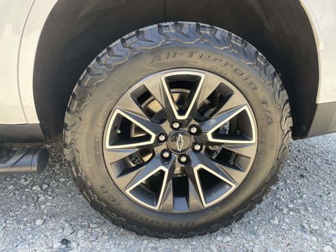 Used 2022 Chevrolet Tahoe Z71 w/ Off-Road Capability Package image 26