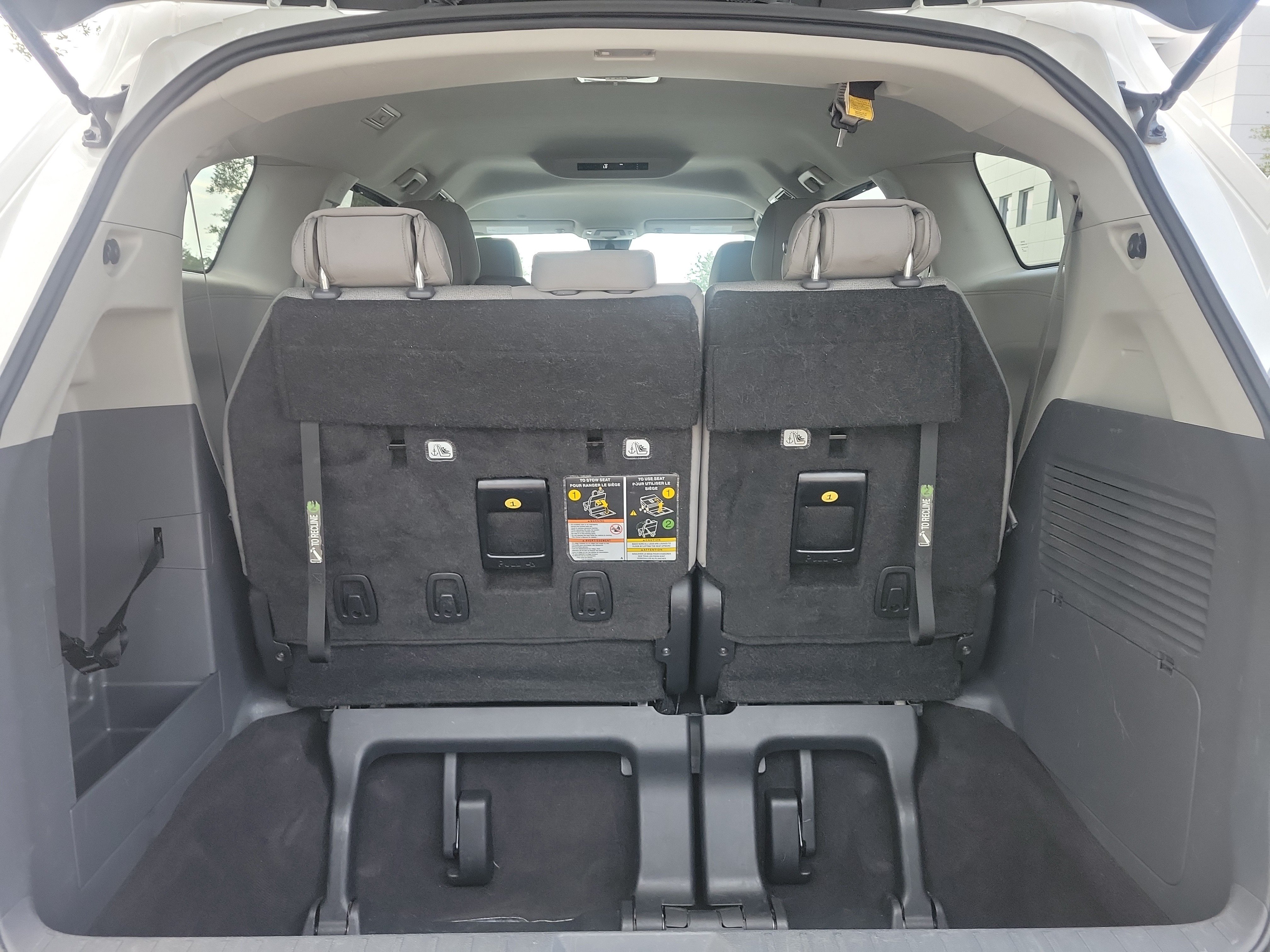 Used 2024 Toyota Sienna LE FWD image 11