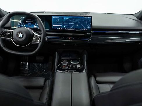 Used 2025 BMW 530i xDrive image 7