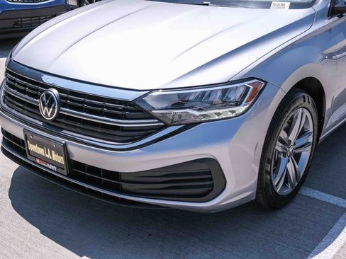Used 2024 Volkswagen Jetta SE FWD image 11