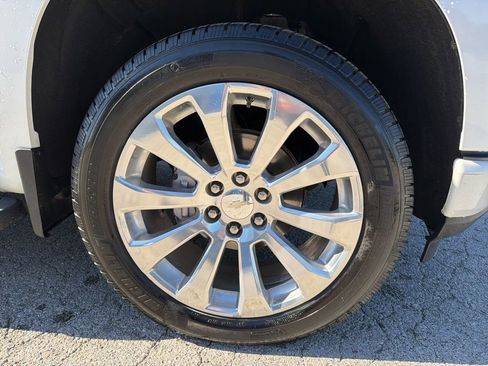 Used 2019 Chevrolet Silverado 1500 High Country w/ Technology Package AWD/4WD image 12