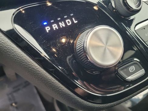 Used 2024 Chrysler Pacifica Touring image 20