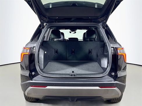 Used 2025 Chevrolet Equinox LT w/ Convenience Package II image 24