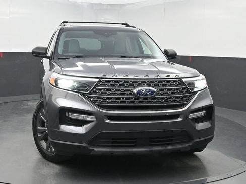 Used 2021 Ford Explorer XLT w/ Equipment Group 202A AWD/4WD image 41