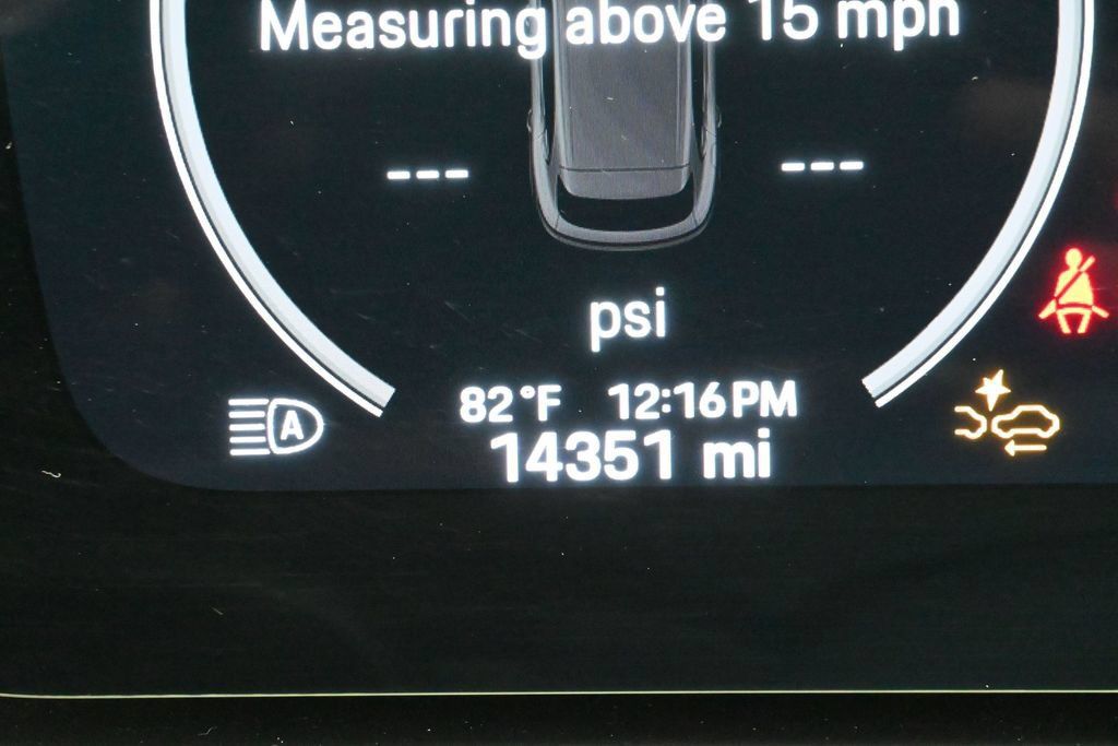 Used 2025 Porsche Cayenne AWD/4WD image 23