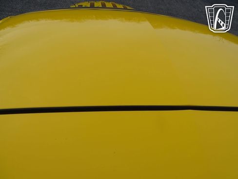 Used 2004 Chevrolet SSR w/ Preferred Equipment Group image 28