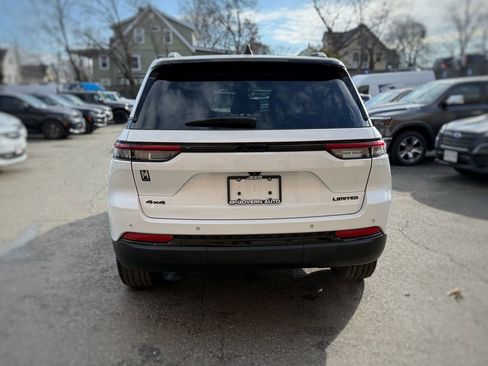 Used 2023 Jeep Grand Cherokee Limited w/ Black Appearance Package image 12