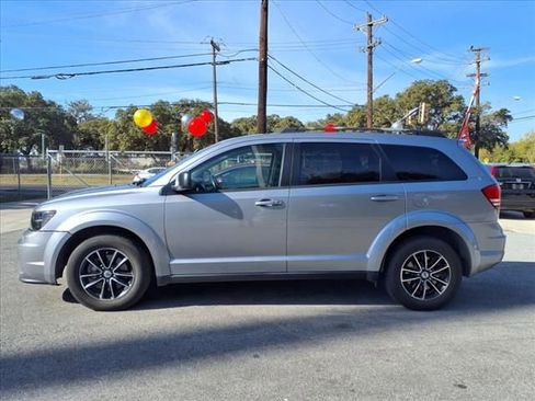 Used 2018 Dodge Journey SE w/ Connectivity Group image 3